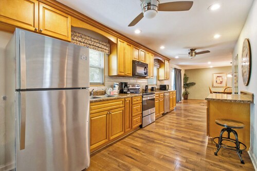 Upgraded 3BR, Living Room, Fireplace, Kitchen