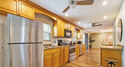 Upgraded 3BR, Living Room, Fireplace, Kitchen