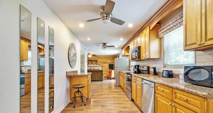 Upgraded Cabin – 3BR with Fireplace & Full Kitchen!