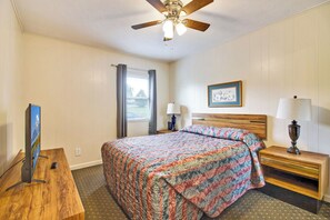 3 bedrooms, bed sheets