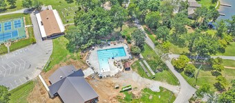 Lake Tansi Fun Starts Here – Cozy 2BR + Resort Extras!