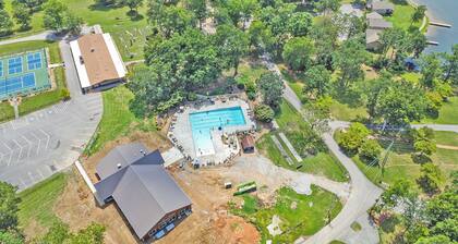 Lake Tansi Fun Starts Here – Cozy 2BR + Resort Extras!