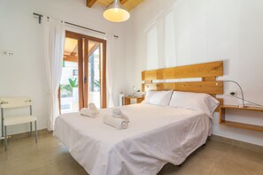 3 bedrooms, internet, bed sheets - Can Fuenete - Three Bedroom Villa, Sleeps 6 (Cala Pi)