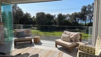 Smart TV, fireplace, ping pong, printers