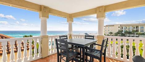 تناول الطعام بالخارج