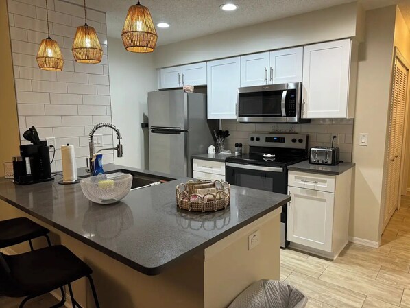 Fridge, microwave, oven, stovetop - Spacious Condo in Kissimmee! (Kissimmee)