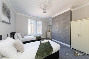 5 bedrooms, iron/ironing board, WiFi, bed sheets