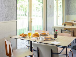 Daily buffet breakfast (EUR 9.50 per person)