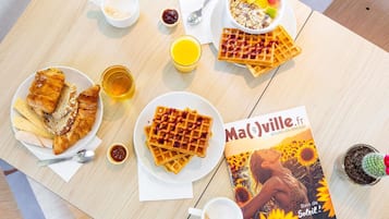 Daily buffet breakfast (EUR 9.50 per person)