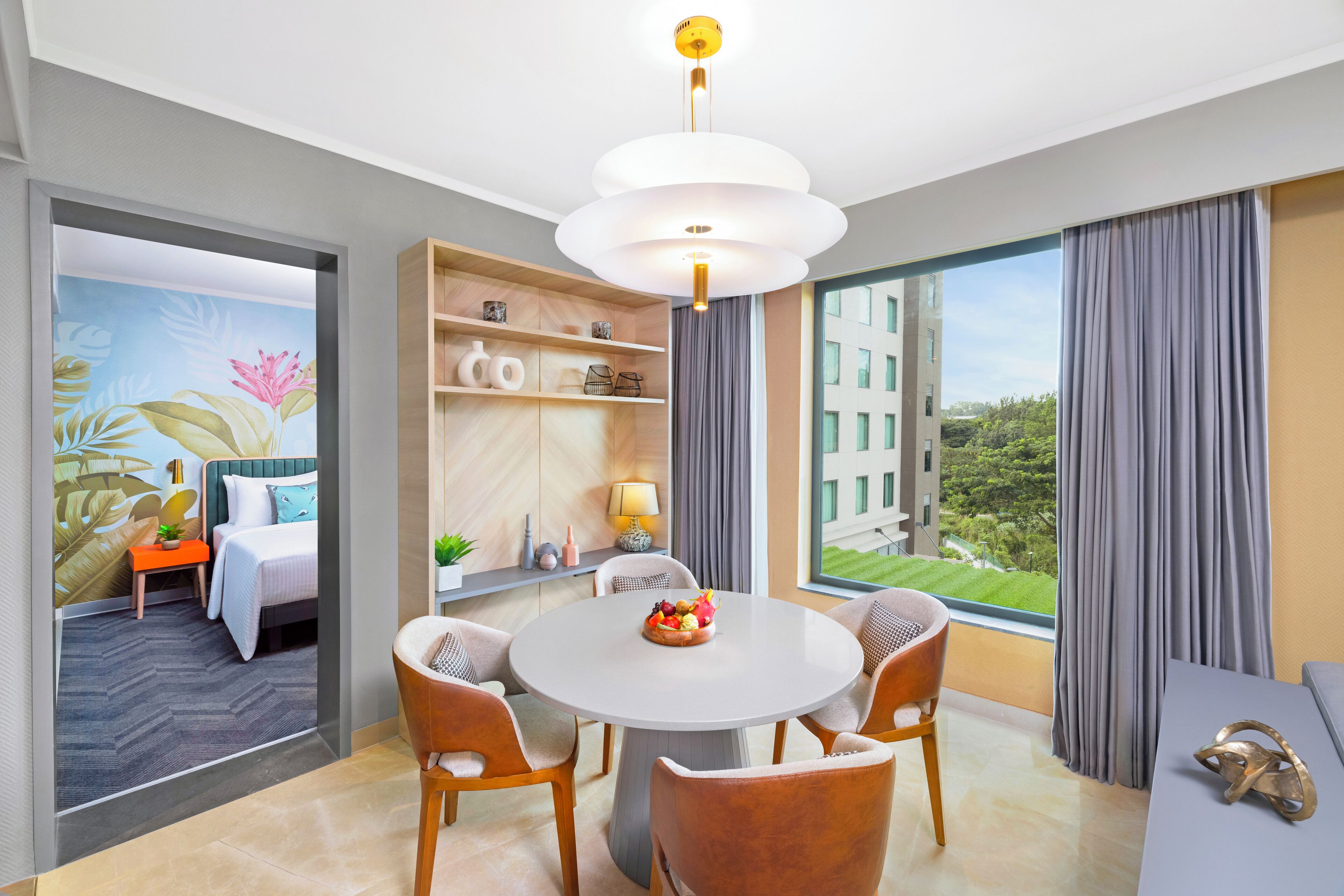 Deluxe Suite, 1 Queen Bed | Living area