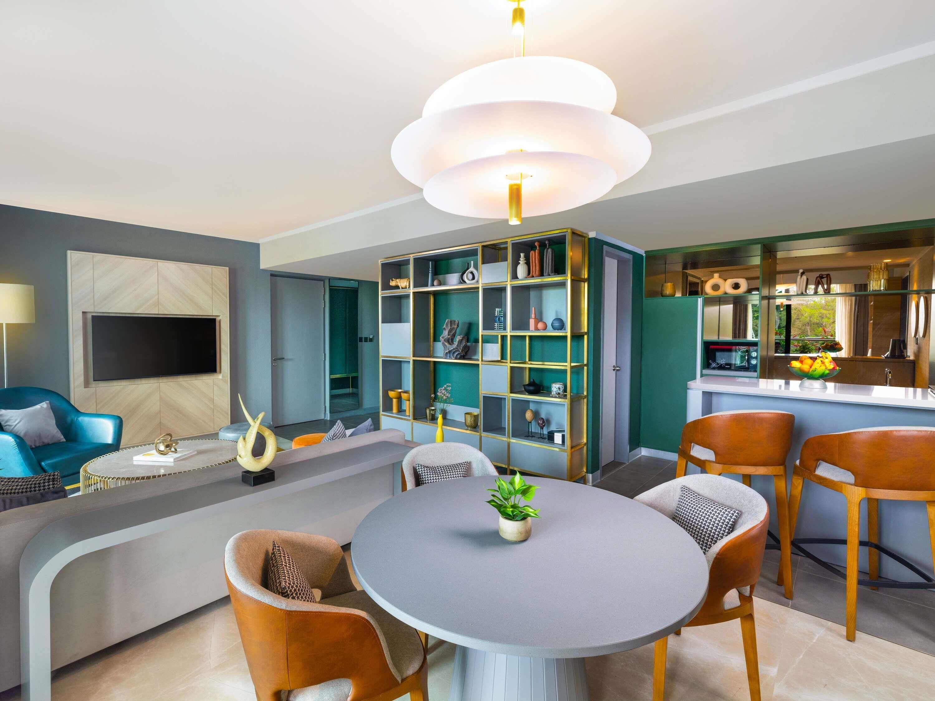 Minibar, coffres-forts dans les chambres, ameublement personnalisé