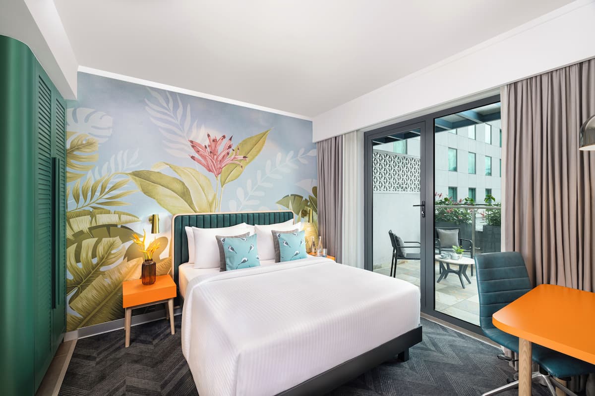 Deluxe Suite, 1 Double Bed, Balcony | Minibar, in-room safe, individually furnished, desk