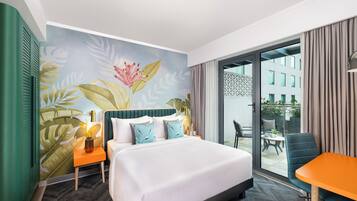 Deluxe suite, 1 tweepersoonsbed, balkon | Een minibar, een kluis op de kamer, individueel gemeubileerd, een bureau