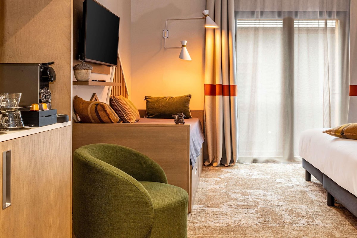Family Room, Multiple Beds | Minibar, in-room safe, soundproofing, free WiFi
