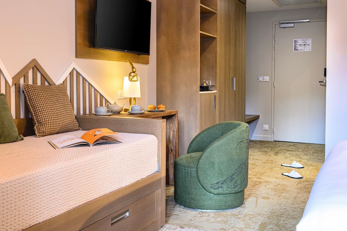 Privilege Family Room, 1 Double Bed, 1 Pull-out Bed, Balcony, Mountain View