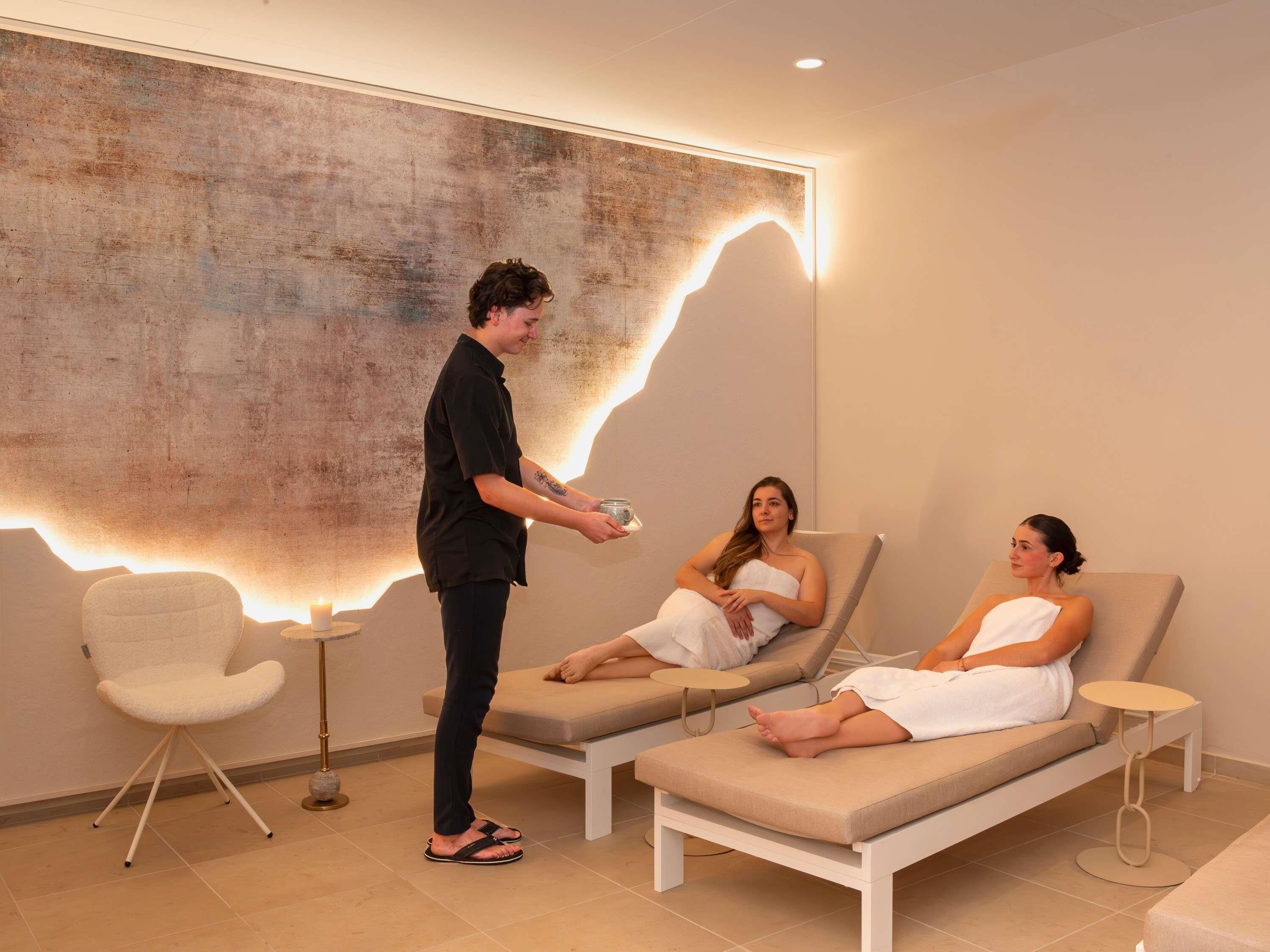 Sauna, hot tub, steam room, massages