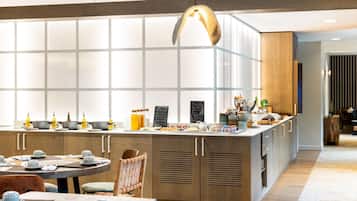 Petit déjeuner buffet (20 EUR par personne)
