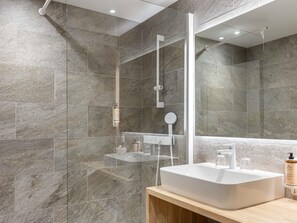 Minibar, in-room safe, soundproofing, free WiFi - Mercure Ax Les Thermes (Ax-les-Thermes)