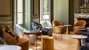 2 μπαρ/lounge