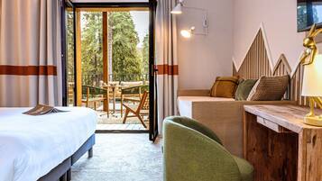 Chambre Deluxe, plusieurs lits, terrasse, vue montagne | Minibar, coffres-forts dans les chambres, chambres insonorisées