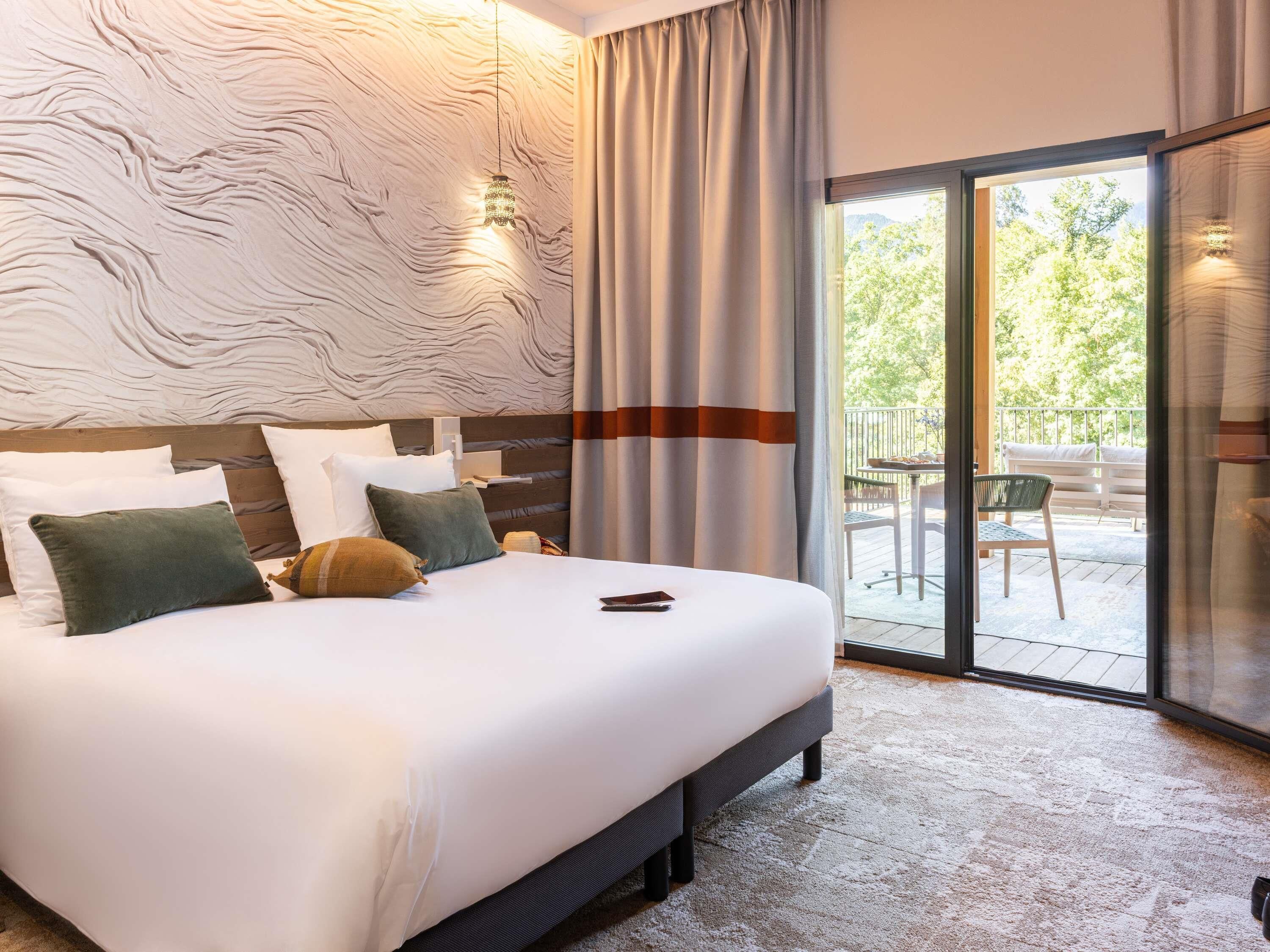 Minibar, in-room safe, soundproofing, free WiFi