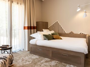 Minibar, in-room safe, soundproofing, free WiFi