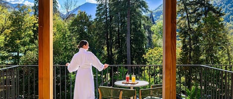 Minibar, in-room safe, soundproofing, free WiFi