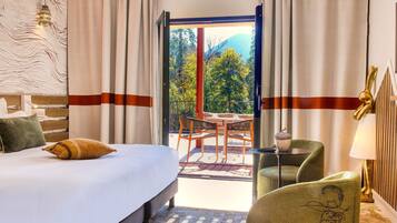 Privilege, Chambre Familiale, balcon, vue montagne | Minibar, coffres-forts dans les chambres, chambres insonorisées