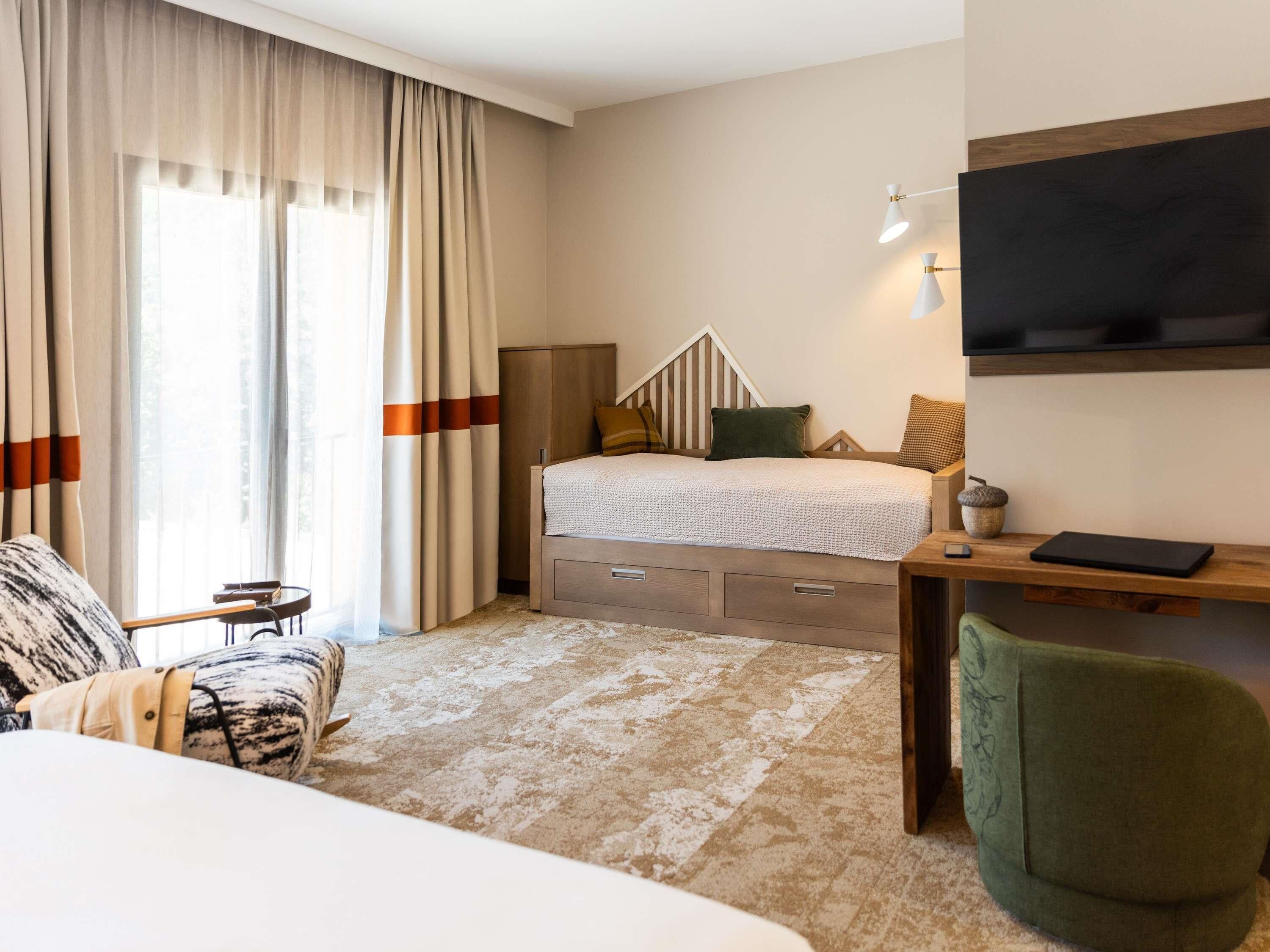 Minibar, in-room safe, soundproofing, free WiFi