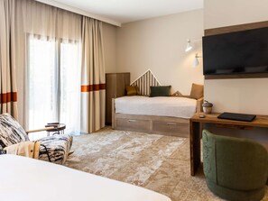 Minibar, in-room safe, soundproofing, free WiFi