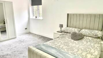 House | 3 bedrooms, free WiFi, bed sheets