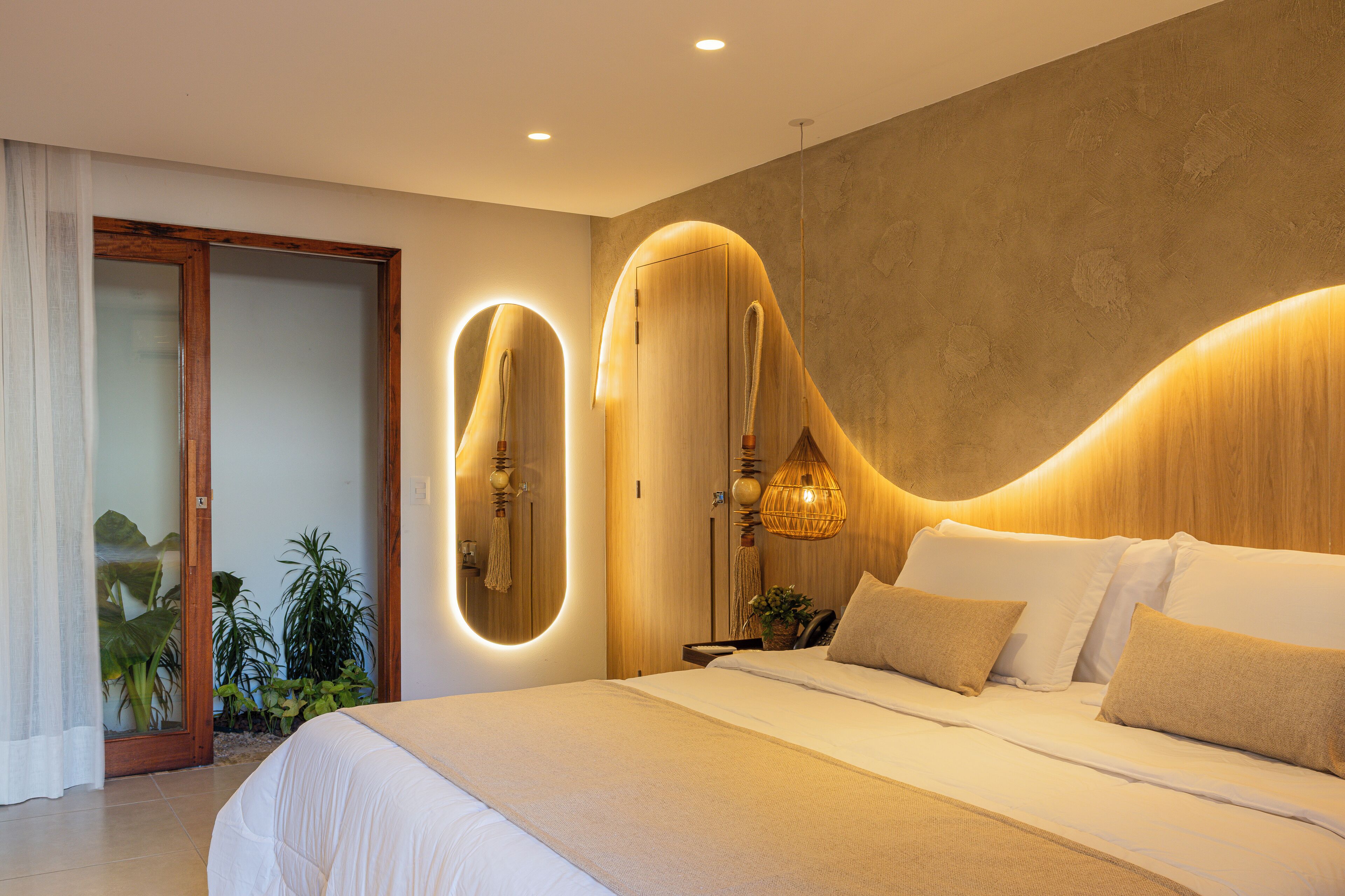 Ropa de cama de alta calidad, colchones con pillow-top y minibar 