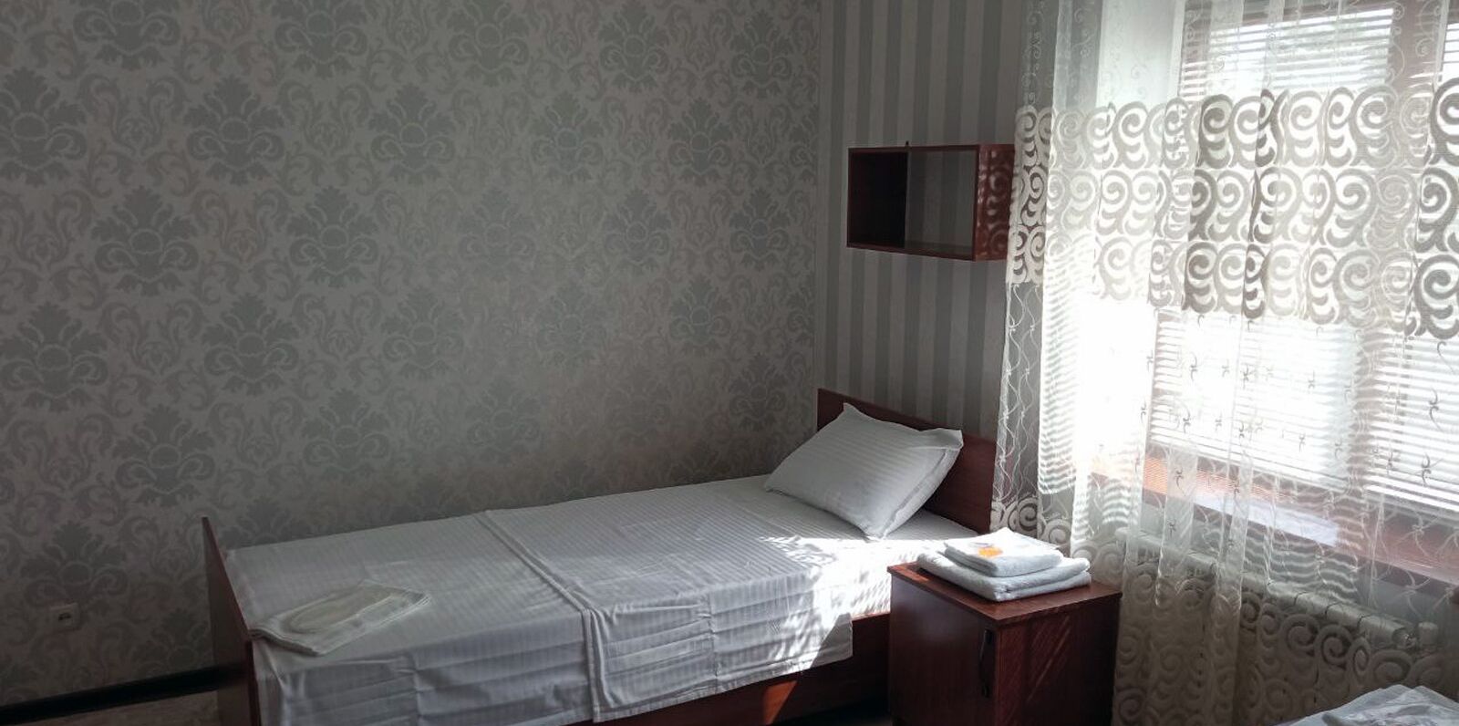 3 bedrooms, desk, iron/ironing board, WiFi (free)