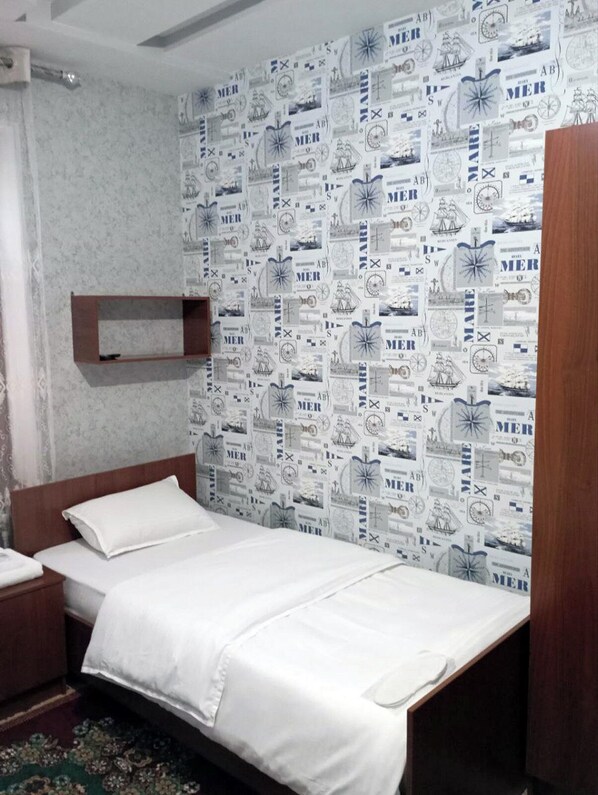 3 bedrooms, desk, iron/ironing board, free WiFi