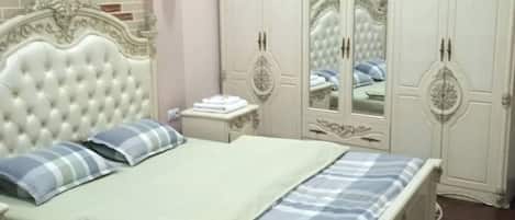 3 bedrooms, desk, iron/ironing board, free WiFi