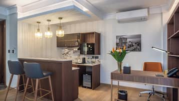 Executive Double Room | Private kitchen