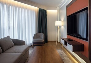 Executive Suite with Balcony | Premium bedding, down comforters, in-room safe, blackout drapes - Okash City Boutique Hotel (Nairobi)