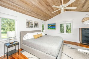 3 bedrooms, desk, iron/ironing board, WiFi