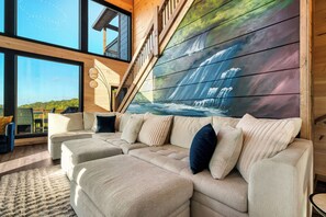 Een smart-tv en een open haard