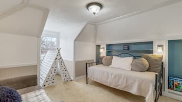 3 bedrooms, travel crib, WiFi, bed sheets