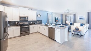 Coffee/tea maker, fridge, microwave, oven - Special Offer! Lake View with Private Pool, SPA, Family-Friendly 489OC (Kissimmee)