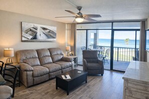 Smart TV - Waterfront on Aransas Bay + Lighted Pier Access & Pool (Rockport)