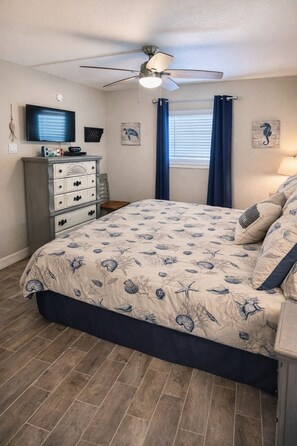 1 dormitorio, tabla de planchar con plancha, wifi y ropa de cama