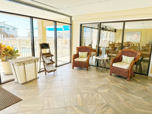 Aransas Bay Condo with Balcony, Pool & Lighted Pier