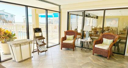 Aransas Bay Condo with Balcony, Pool & Lighted Pier