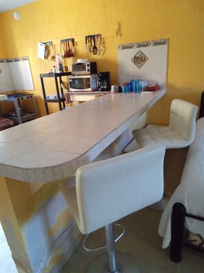 Fridge, microwave, stovetop, coffee/tea maker - Sami's Last Resort .  Adults only. No children  (Chabihau)