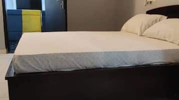 2 bedrooms, in-room safe, desk, iron/ironing board