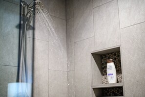 Shower, hair dryer, towels, soap - Muskoka Little Blue Penguin | Walk to Brewery | Pickleball + Hot Tub | Book 1–3 Cabins (Broken Bow)