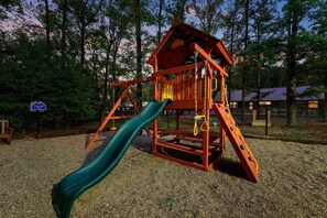 Children’s area - Muskoka Little Blue Penguin | Walk to Brewery | Pickleball + Hot Tub | Book 1–3 Cabins (Broken Bow)