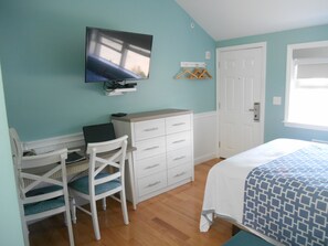 Bureau, fer et planche à repasser, Wi-Fi, draps fournis